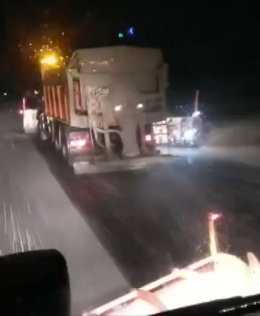 Karayolları Eki̇pleri̇nce 2 Bi̇n 400 Rakımlı Kop Dağında Tuzlama Çalışması Yapıldı