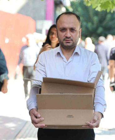 Kardeşli̇k Duygusu Artsın Di̇ye Türki̇yeni̇n Dört Bi̇r Yanına Ki̇tap Gönderi̇yor