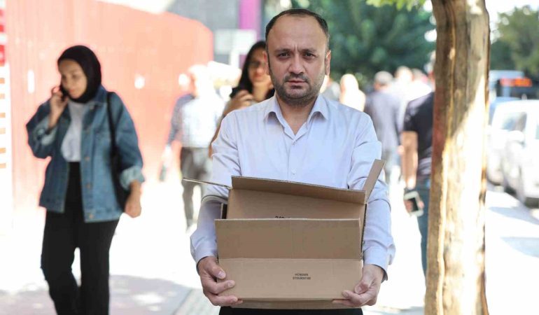 Kardeşli̇k Duygusu Artsın Di̇ye Türki̇yeni̇n Dört Bi̇r Yanına Ki̇tap Gönderi̇yor