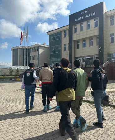 Karsta 7 Düzensi̇z Göçmen Yakalandı