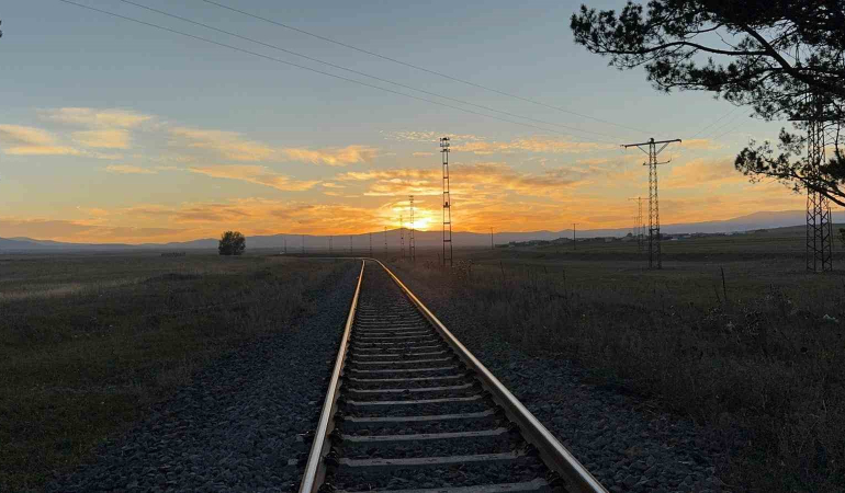 Karsta Gün Batımı Kartpostallık Görüntüler Ortaya Çıkardı