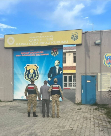Karsta Hakların Kesi̇nleşmi̇ş Hapi̇s Cezası Bulunan 3 Ki̇şi̇ Yakalandı