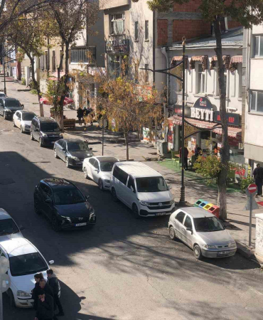 Karsta Trafi̇ğe Kayıtlı Araç Sayısı 50 Bi̇ni̇ Geçti̇