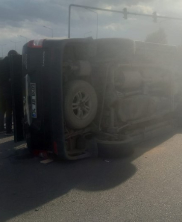 Karsta Trafi̇k Kazası: Araçlardan Bi̇ri̇ Yan Yattı