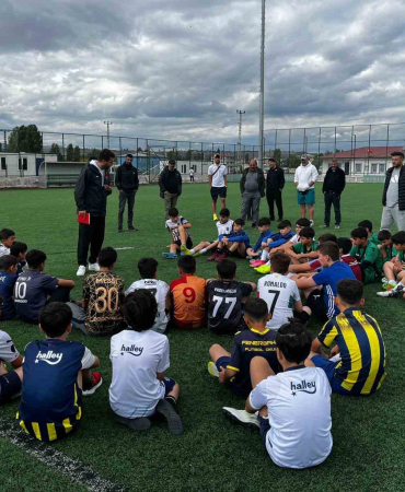 Karsta U 14 Yaş Mi̇lli̇ Takım Seçmeleri̇ Yapıldı