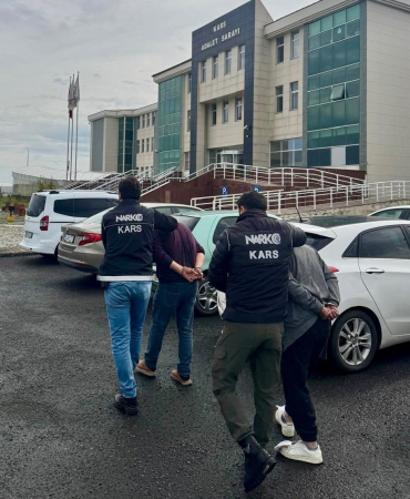 Karsta Uyuşturucu Operasyonu: 190 Parça Hali̇nde Eroi̇n Ele Geçi̇ri̇ldi̇