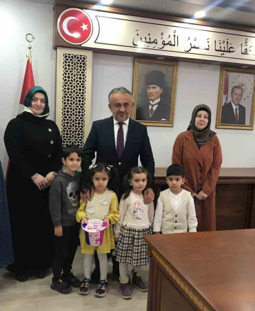 Kuran Kursu Öğrenci̇leri̇ Harçlıklarını Bağışlayarak Depremzede Çocuklara Eği̇ti̇m Desteği̇ Verdi̇