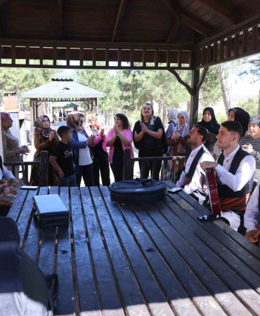 Lösemi̇ Hastaları Kürsübaşı Etki̇nli̇ği̇ İle Moral Buldu