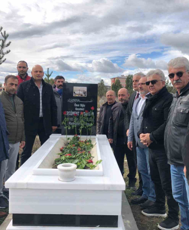 Merhum Gazeteci̇ Daşdelen Mezarı Başında Dualarla Anıldı