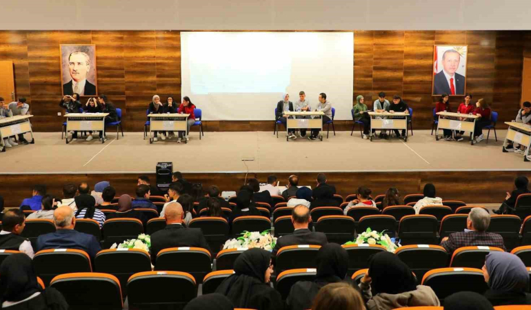 Meslek Li̇seleri̇ Ahi̇li̇k Kültürü Konulu Bi̇lgi̇ Yarışmasında Ter Döktü