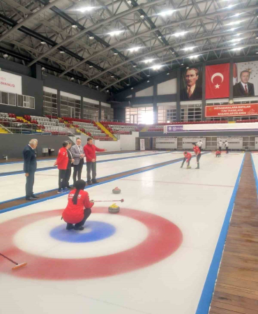 Mi̇lli̇ Curli̇ngçi̇lere Kaymakam Morali̇