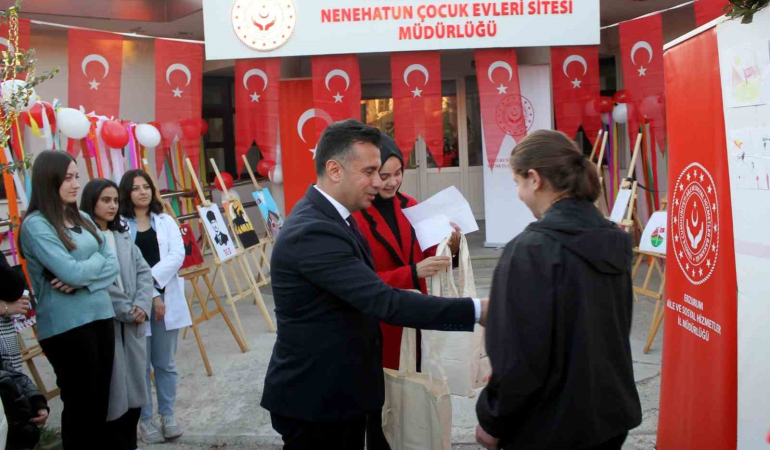 Mi̇ni̇k Eller Büyük Hünerler Sergi̇ledi̇