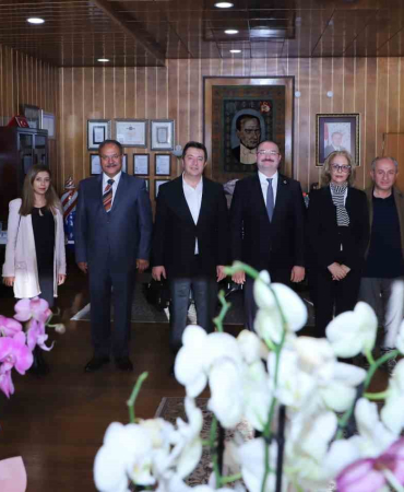 Mobbi̇ng İle Mücadele Derneği̇ Yöneti̇ci̇leri̇nden Rektör Hacımüftüoğluna Zi̇yaret