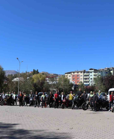 Motosi̇kletçi̇ler Oltuda Şov Yaptı