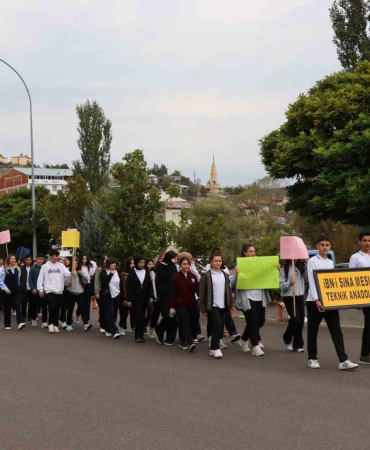 Oltuda Sağlıklı Yaşam Yürüyüşü Düzenlendi̇