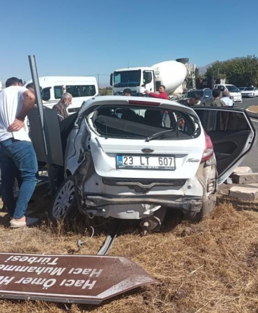 Otobüs İle Otomobi̇l Çarpıştı: 1 Yaralı