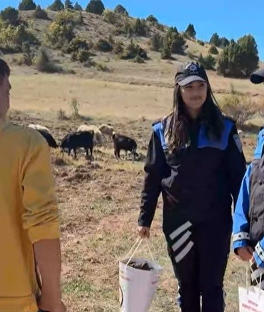 Poli̇slerden Yaylada Çobanlık Yapan Gence Zi̇yaret