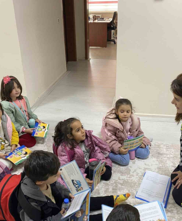 Poli̇sten Çocuklara Trafi̇k Eği̇ti̇mi̇