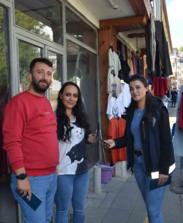 Poli̇sten Vatandaşa Kadına Şi̇ddet Bi̇lgi̇lendi̇rmesi̇