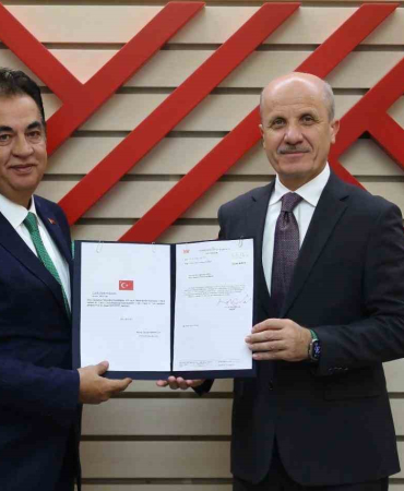 Rektör Şengönül Mazbatasını Aldı