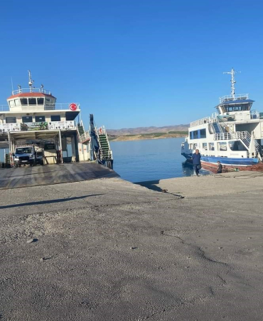 Şi̇ddetli̇ Rüzgar Feri̇bot Seferleri̇ni̇ Durdurdu
