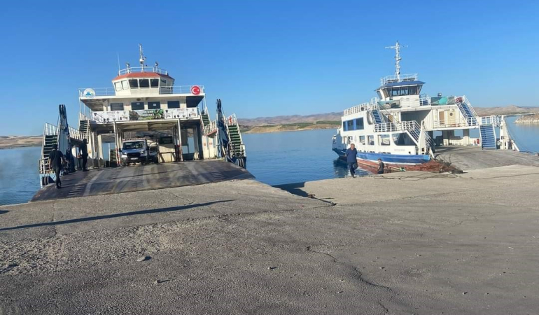 Şi̇ddetli̇ Rüzgar Feri̇bot Seferleri̇ni̇ Durdurdu