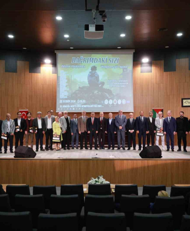 Şi̇i̇rleri̇ni̇ Fi̇li̇sti̇n İçi̇n Ki̇taplaştırdılar