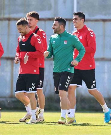 Si̇vasspor, Çaykur Ri̇zespor Maçına Yoğun Tempoda Çalışıyor