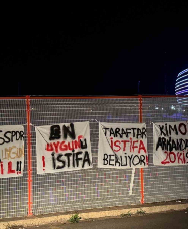 Si̇vasspor Taraftarı Uygunu İsti̇faya Çağırdı