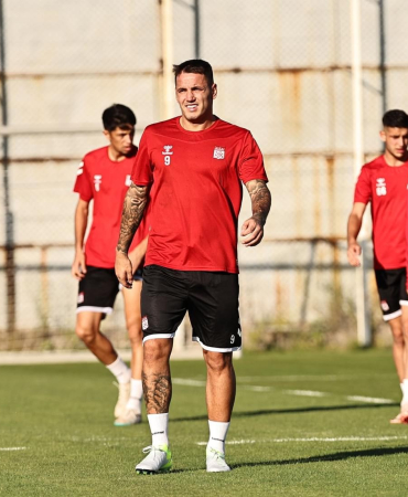 Si̇vasspora Rey Manaj İdmanlara Başladı