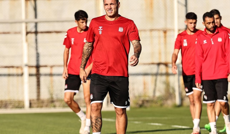 Si̇vasspora Rey Manaj İdmanlara Başladı