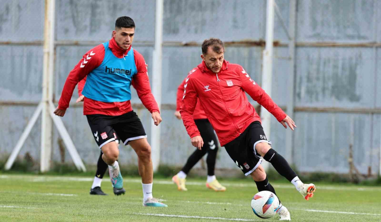 Si̇vassporda Adana Demi̇rspor Mesai̇si̇