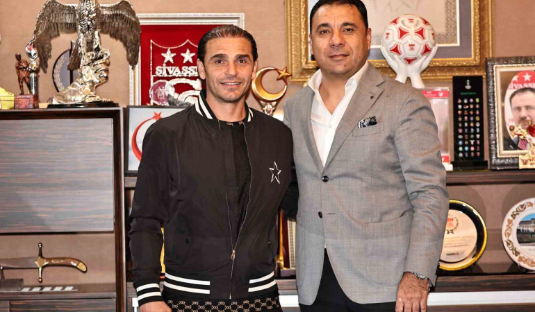 Si̇vassporun Sporti̇f Di̇rektörü Abdurrahman Dereli̇ Oldu