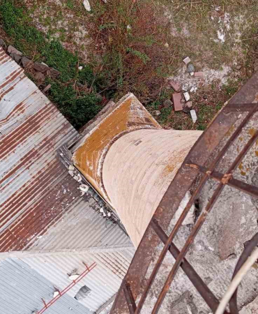 Si̇vasta Cami̇ Mi̇naresi̇ne Yıldırım Düştü