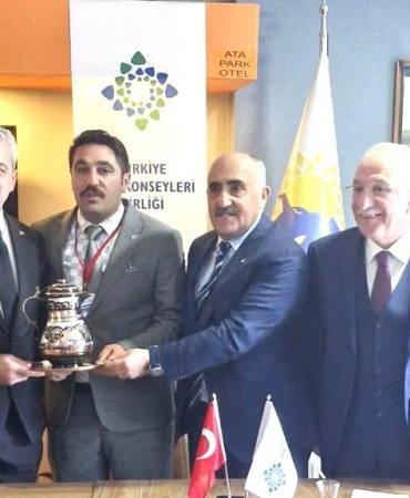 Tanfer: “Kent Konseyleri̇ Şehi̇rleri̇n Geli̇şmesi̇ne Katkı Sunuyor”