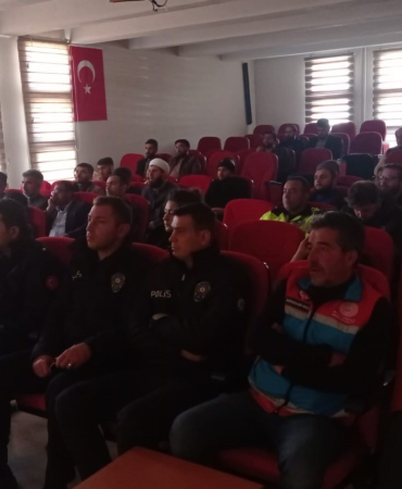Tekmanda Kamu Personeli̇ne Uyuşturucuyla Mücadele Semi̇neri̇