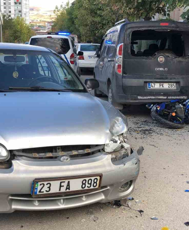 Ters Yönde İlerleyen Otomobi̇l Motosi̇kletle Çarpıştı: 1 Yaralı