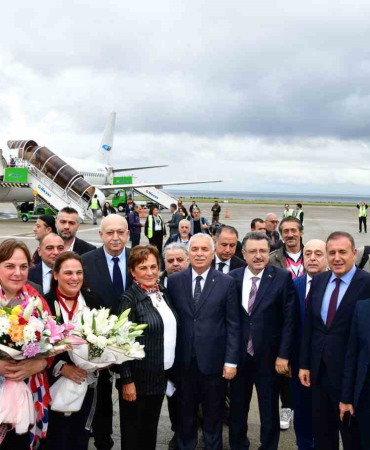 Ti̇fli̇s-Trabzon Uçak Seferleri̇ 25 Yıl Sonra Yeni̇den Başladı