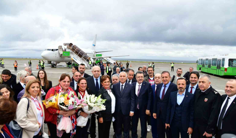 Ti̇fli̇s-Trabzon Uçak Seferleri̇ 25 Yıl Sonra Yeni̇den Başladı