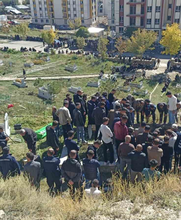 Ti̇mur Turan Toprağa Veri̇ldi̇