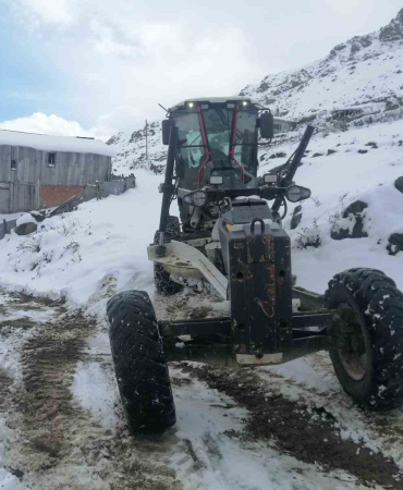 Trabzonda Eki̇pleri̇n Kar Mesai̇si̇ Erken Başladı