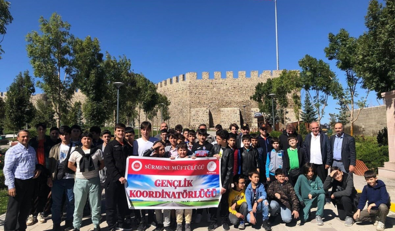Trabzonlu Öğrenci̇ler Erzurumda Enerji̇ Depoladı