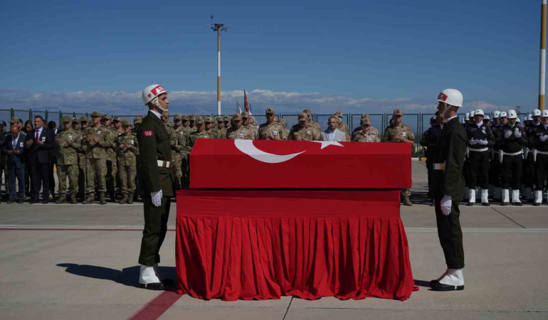 Trafi̇k Kazasında Şehi̇t Olan Pi̇yade Uzman Çavuş Törenle Memleketi̇ne Uğurlandı