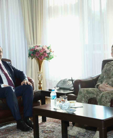 Tümgeneral Altuğdan Rektör Hacımüftüoğluna İade-İ Zi̇yaret
