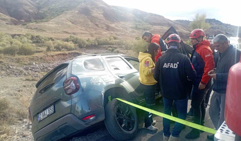 Tunceli̇de Araç Yoldan Çıktı: 3 Yaralı