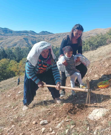 Tunceli̇de Bi̇n Meşe Palamudu Toprakla Buluşturuldu
