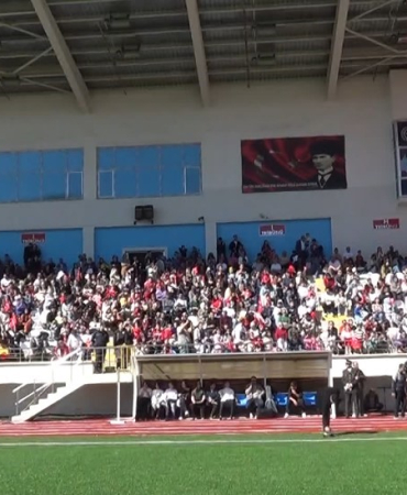 Tunceli̇de Cumhuri̇yet Sevdalıları Stadyumu Doldurdu