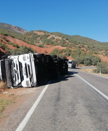 Tunceli̇de Tır Devri̇ldi̇: 1 Yaralı