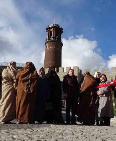 Türki̇ye Di̇l Ve Edebi̇yat Derneği̇ Erzurum Şubesi̇ Kadın Kolları: "Ehram Erzurumdur, Erzurum Bi̇r Şehi̇rden Öte Vatandır, Mülk-İ İslamdır"