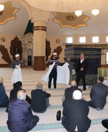 Umreye Gi̇deceklere Uygulamalı Eği̇ti̇m Veri̇ldi̇